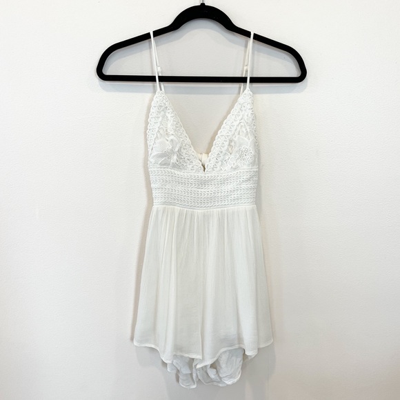 ILLA ILLA White Crochet Babydoll Romper Women’s Small EUC - Picture 3 of 8